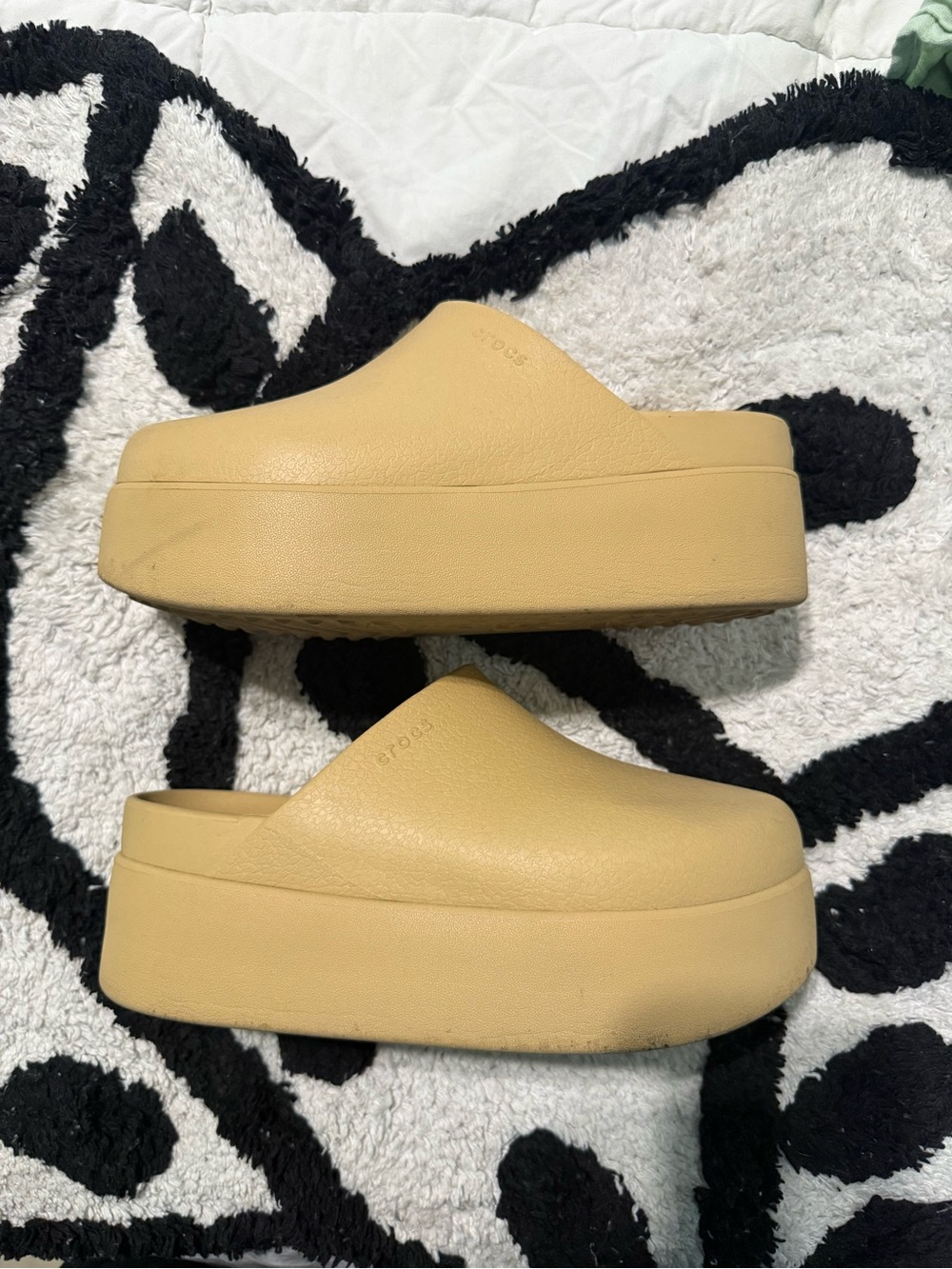 CROCS platform clogs - Picture 2 of 4